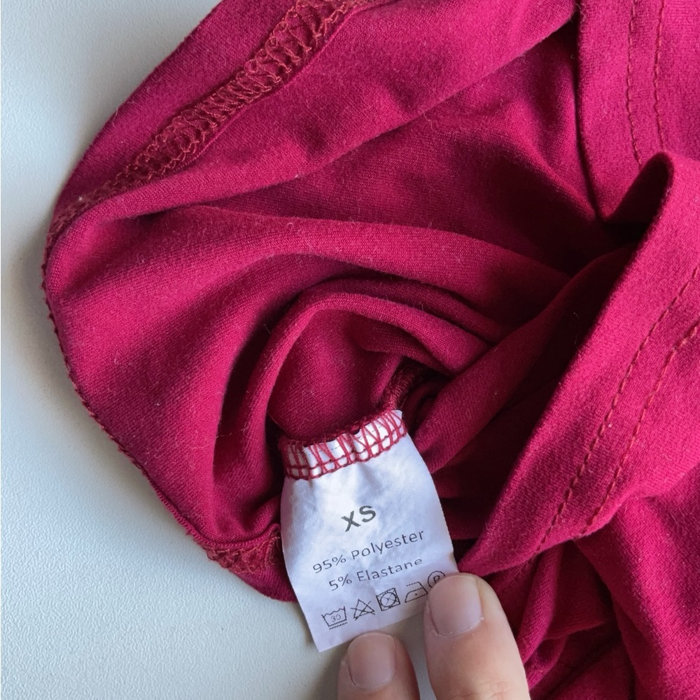 Women's Red Long Sleeve stretchy quarter zip Crop Top - size x small - Picture 2 of 3